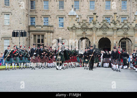 Massed Pipebands auf Floors Castle. Kelso, Schottland Stockfoto