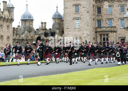 Massed Pipebands auf Floors Castle. Kelso, Schottland Stockfoto