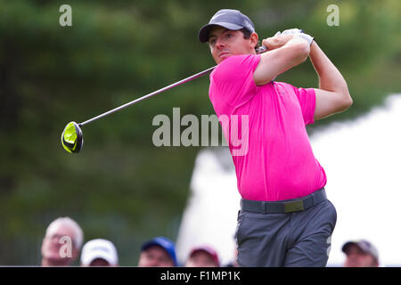 Norton, Massachusetts, USA. 4. September 2015. Rory McIlroy am 10. Abschlag in der ersten Runde von der Deutsche Bank Championship im TPC Boston. Anthony Nesmith/Cal-Sport-Medien-Credit: Cal Sport Media/Alamy Live-Nachrichten Stockfoto