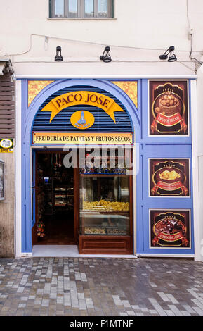 Shop, Store, hausgemachte Crisps oder Kartoffelchips Chip, Paco Jose, Malaga, Andalusien, Spanien. Stockfoto