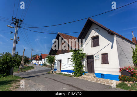 Weinkeller im mährischen Dorf Blatnice pod Svatym Antoninkem, Region Slowacko, Südmähren, Tschechien, Europa Stockfoto