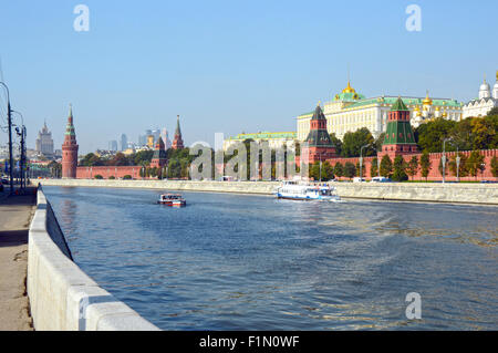 Der Moskauer Kreml Raushskaya Bahndamm Moskwa Stockfoto