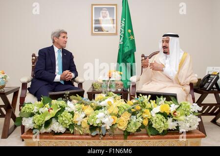 Camp Springs, Maryland, USA. 3. September 2015. US-Außenminister John Kerry hält ein bilaterales Treffen mit König Salman bin Abdulaziz von Saudi-Arabien in die vier Jahreszeiten-Hotel-September 3, 2015 in Washington, D.C. Stockfoto