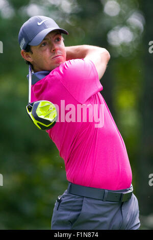 Norton, Massachusetts, USA. 4. September 2015. Rory McIlroy am 9. Abschlag in der ersten Runde von der Deutsche Bank Championship im TPC Boston. Anthony Nesmith/Cal-Sport-Medien-Credit: Cal Sport Media/Alamy Live-Nachrichten Stockfoto