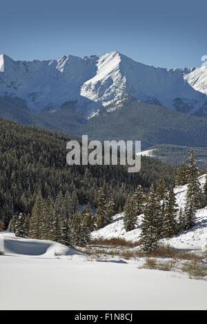 Summit County Winter. Colorado sonnigen malerische Winterlandschaft. Rocky Mountains, USA. Stockfoto