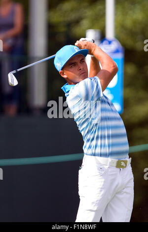 Norton, Massachusetts, USA. 4. September 2015. Rickie Fowler am 16. Abschlag in der ersten Runde von der Deutsche Bank Championship im TPC Boston. Anthony Nesmith/Cal-Sport-Medien-Credit: Cal Sport Media/Alamy Live-Nachrichten Stockfoto