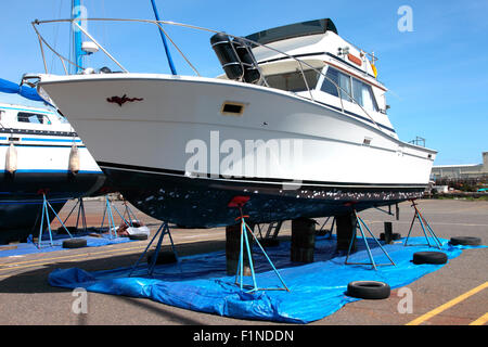 Boot ist bereit für Reparatur- und Wartungsarbeiten, Astoria, Oregon. Stockfoto