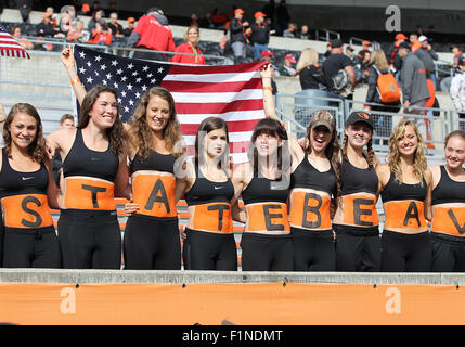 Orchesterprobe Stadion, Corvallis, OR, USA. 4. Sep, 2015. Oregon State Fans bekommen für das erste Heimspiel zwischen der Biber und der Weber State Wildcats Orchesterprobe Stadium, Corvallis, OR gemalt. Larry C. Lawson/CSM/Alamy Live-Nachrichten Stockfoto