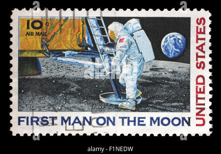 Briefmarke gedruckt in den USA zeigt Astronaut Neil Armstrong auf dem Mond, ca. 1969 Stockfoto