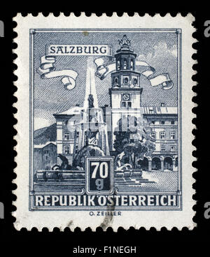 Briefmarke gedruckt in Österreich zeigt Residenz Brunnen in Salzburg, Serie, ca. 1962 Stockfoto