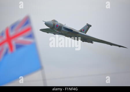 Eines der letzten Auftritte des Vulcan bei Dunsfold Flügel und Räder Stockfoto