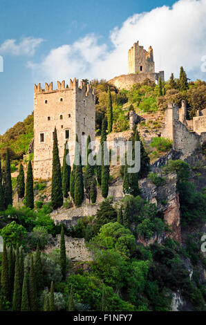 Castello di Arco - Arco Burg (Trentino, Italien)-Hochformat Stockfoto