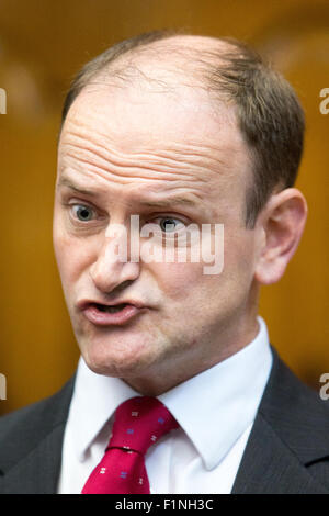 Douglas Carswell, MP für Clacton on Sea, bei der Vorstellung UKIPs "sagen Nein zur EU" tour in Westminster Stockfoto