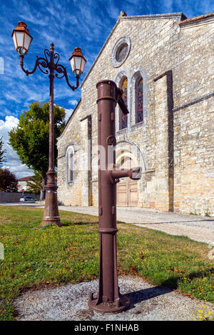 Kirche am La Chaussée, in der Nähe von Aigre, Charente Maritime, Frankreich Stockfoto