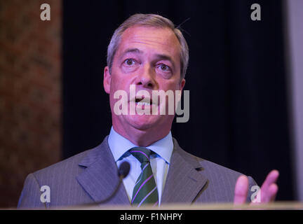 UKIP Führer Nigel Farage und stellvertretender Leiter Paul Nuttall MEP, starten die "Say No to EU" Referendum Tour 4. September 2015 Stockfoto