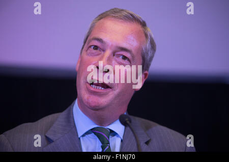 UKIP Führer Nigel Farage und stellvertretender Leiter Paul Nuttall MEP, starten die "Say No to EU" Referendum Tour 4. September 2015 Stockfoto