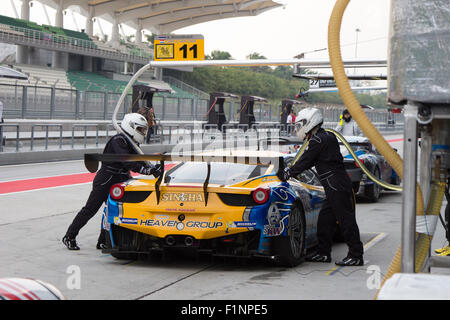 Sepang, Malaysia. 5. September 2015. Italienische Ferrari Auto Nr. 11 tankt bei der asiatischen Festival of Speed Race, Sepang, Malaysia Credit: Chung Jin Mac/Alamy Live News Stockfoto