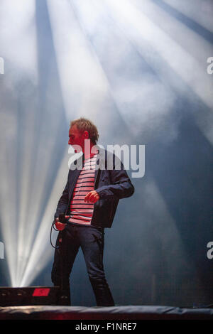 Irland. 4. September 2015. Karl Hyde (im Bild), der britische Elektro-Band Unterwelt Durchführung auf der Bühne in der ersten Nacht auf Irlands größte Festival, Electric Picnic 2015 Credit: Darren McLoughlin/Alamy Live News Stockfoto