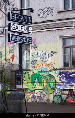 Europa; Deutschland; Berlin; Graffiti; Street-Art; Revaler Str. 99; Revaler Straße; Friedrichshain; Fabrik; Signale; Galerie; Intensiven Stockfoto