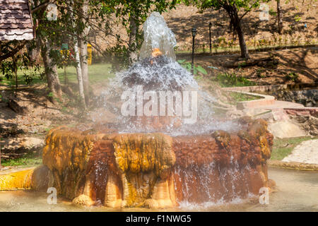 Diese Warmwasser-Quelle in das Herz von Thailand hat eine Temperatur von 90 Grad Stockfoto