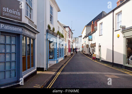 Suche entlang Lanadwell Straße vorbei an Rick Stein Konditorei in Padstow, Cornwall, England, UK Stockfoto