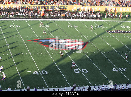 Orchesterprobe Stadion, Corvallis, OR, USA. 4. Sep, 2015. Oregon State angezeigt das patriotische Biber-Logo in ihre Heimat Auftaktspiel gegen Weber State Wildcats Orchesterprobe Stadium, Corvallis, OR, USA. Larry C. Lawson/CSM/Alamy Live-Nachrichten Stockfoto