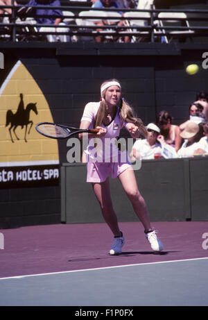 Andrea Jaeger in Aktion bei den Clairol Krone-Tennis-Turnier in La Costa Resort in Carlsbad, Kalifornien im April 1981. Stockfoto