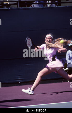 Andrea Jaeger in Aktion bei den Clairol Krone-Tennis-Turnier in La Costa Resort in Carlsbad, Kalifornien im April 1981. Stockfoto