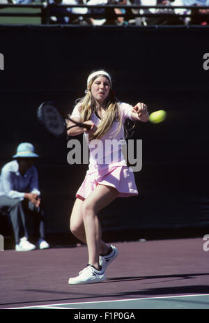 Andrea Jaeger in Aktion bei den Clairol Krone-Tennis-Turnier in La Costa Resort in Carlsbad, Kalifornien im April 1981. Stockfoto