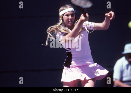 Andrea Jaeger in Aktion bei den Clairol Krone-Tennis-Turnier in La Costa Resort in Carlsbad, Kalifornien im April 1981. Stockfoto