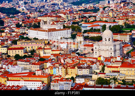 Portugal, Lissabon, Alfama, anzeigen Sao Vicente de Fora Kloster und nationalen Pantheon Stockfoto