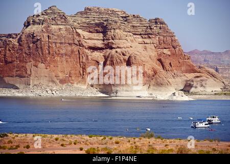 Lake Powell - Glen Canyon National Recreation Area. Boote am Lake Powell und felsige Landschaft Landschaft. Arizona - Utah Grenze (USA Stockfoto