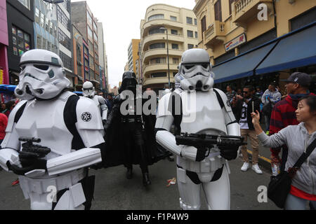 Sao Paulo, Brasilien. 5. Sep, 2015. Menschen als Sturmtruppen Soldaten zum Film Star Wars in einer Straße in Sao Paulo in der Innenstadt, zu Fuß gekleidet Brasilien, am 5. September 2015, im Rahmen einer Werbeveranstaltung für den kommenden Film "Das Erwachen der macht", die im Dezember veröffentlicht werden. Bildnachweis: Rahel Patras/Xinhua/Alamy Live-Nachrichten Stockfoto