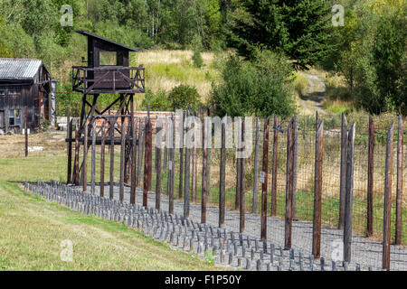 Tschechoslowakei Kommunismus, Kalter Krieg, Vojna Memorial, Museum der Opfer des Kommunismus, in der Nähe von Pribram, Tschechische Republik, Europa, hölzerner Wachtturm Stockfoto