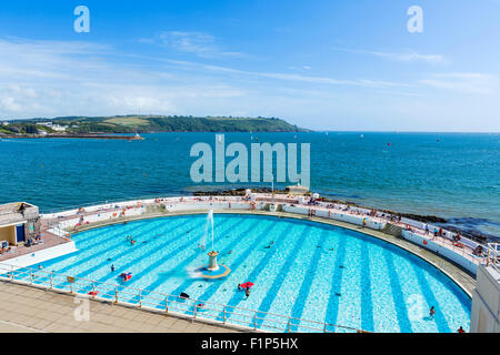 Die 1930er Jahre Tinside Lido mit der Hacke mit Blick auf Plymouth Sound, Plymouth, Devon, England, UK Stockfoto