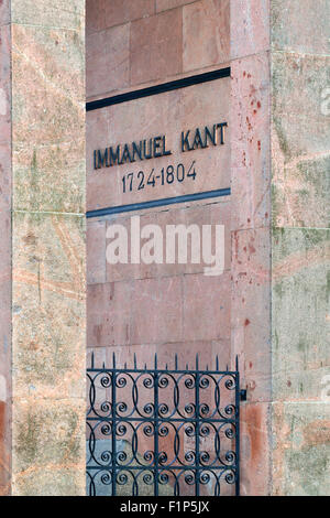 Grab des deutschen Philosophen Immanuel Kant in der Nähe der Kathedrale. Kaliningrad (bis 1946 Königsberg), Russland Stockfoto