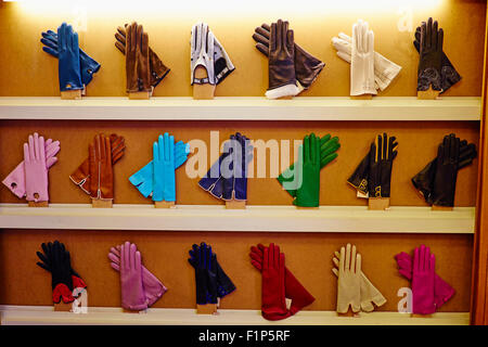 Portugal, Lissabon, Luvaria Ulisses berühmten Handschuhe Shop auf Rua Carmo Straße Stockfoto