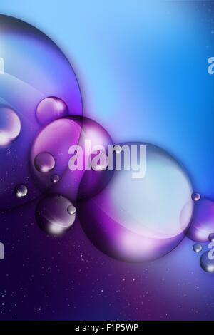 Fantasie-Abstract Illustration / Hintergrund. Gläsernen Raum. Glasige Planeten, Nachthimmel und babyblau Kopie Raum oben. Vertikale Illus Stockfoto
