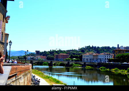 Blick über den Fluss Arno Stockfoto