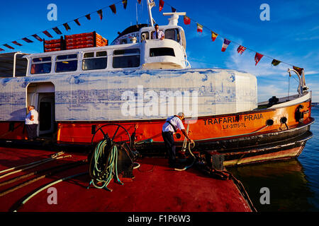 Portugal, Lissabon, Trafaria Praia Boot gehören dem Künstler Joana Vasconcelos, Ausflugsboot auf dem Tejo Stockfoto