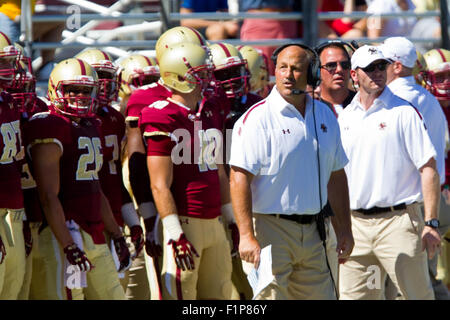 Chestnut Hill, MA, USA. 5. September 2015. Boston College Eagles head Coach Steve Addazio an der Seitenlinie während der NCAA Football-Spiel zwischen dem Boston College Eagles und Maine Black Bears Alumni Stadium. Anthony Nesmith/Cal-Sport-Medien Stockfoto