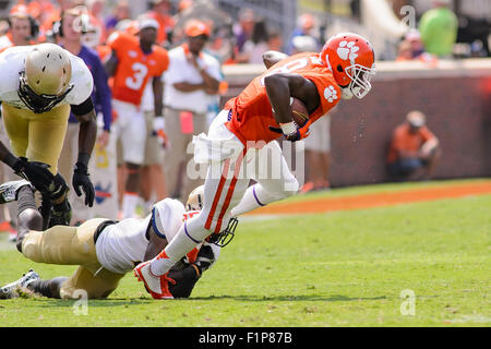 Clemson Tigers Wide Receiver Deon Cain (8) läuft nach einem Fang in Aktion während der NCAA Football-Spiel zwischen Wofford Terriers und Clemson Tigers im Death Valley in Clemson, SC. David Bräutigam/CSM Stockfoto