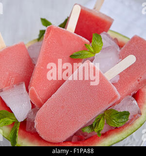 Wassermelone Eis am Stiel Stockfoto