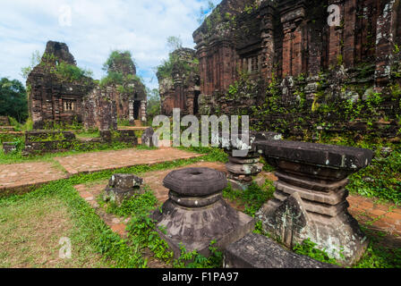 Bleibt der Turm Hindutempel in My Son Sanctuary, ein UNESCO-Weltkulturerbe in Vietnam Stockfoto