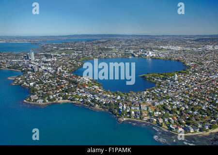 Lake Pupuke, Takapuna, Auckland, Nordinsel, Neuseeland - Antenne Stockfoto