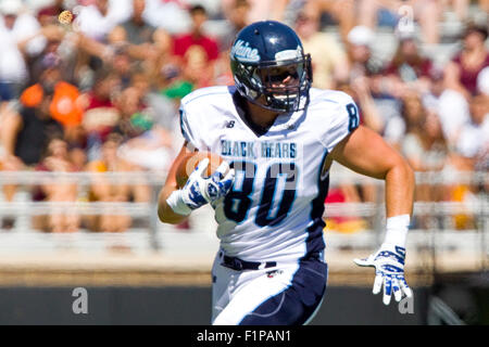 Chestnut Hill, MA, USA. 5. September 2015. Maine Black Bears Verteidiger Jeremy Salmon (80) macht einen Haken im ersten Quartal der NCAA Football Spiel zwischen den Boston College Eagles und Maine Black Bears Alumni Stadium. Anthony Nesmith/Cal-Sport-Medien Stockfoto