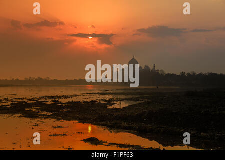 Ein Sonnenaufgang Blick des Taj Mahal in Agra, Indien. Stockfoto