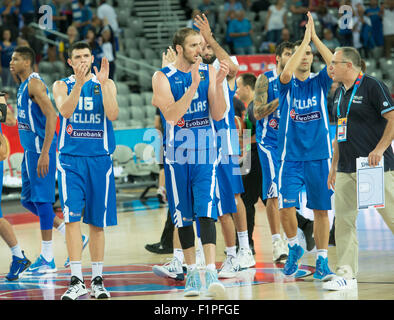 Hauptbusstation, Kroatien. 5. Sep, 2015. Griechenland-Spieler feiern ihren Sieg nach EuroBasket 2015 Gruppe C Spiel gegen Mazedonien Arena Zagreb in Zagreb, Hauptstadt Kroatiens, am 5. September 2015. Griechenland gewann 85-65. Bildnachweis: Miso Lisanin/Xinhua/Alamy Live-Nachrichten Stockfoto