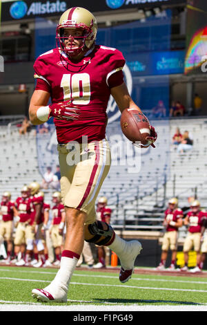 Chestnut Hill, MA, USA. 5. September 2015. Boston College Eagles Wide Receiver Bobby Swigert (10) erwärmt sich vor die NCAA Football-Spiel zwischen dem Boston College Eagles und Maine Black Bears Alumni Stadium. Anthony Nesmith/Cal-Sport-Medien Stockfoto