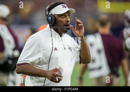 Houston, TX, USA. 5. Sep, 2015. Texas A & M Aggies Kopf Trainer Kevin Sumlin im 1. Halbjahr der NCAA Football-Spiel zwischen den Texas A & M Aggies und die Arizona State Sun Devils NRG-Stadion in Houston, TX. Trask Smith/CSM/Alamy Live-Nachrichten Stockfoto